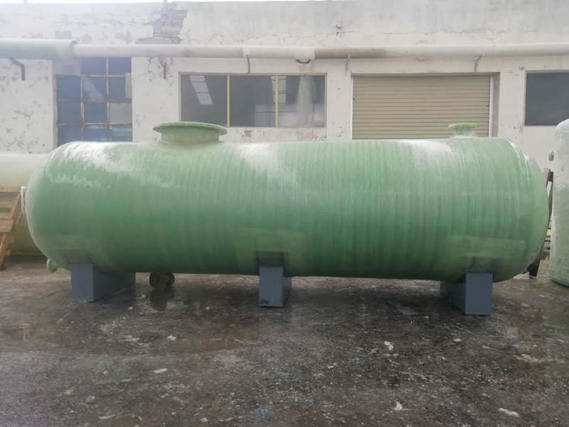 化工企业卧式91香蕉视频在线下载盐酸储罐等待发货